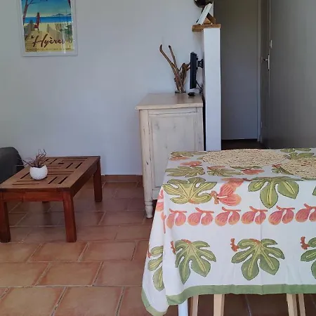 En Amoureux, Cocktail De Bienvenue Sur Notre Terrasse Provençale *