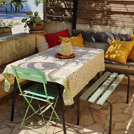 En Amoureux, Cocktail De Bienvenue Sur Notre Terrasse Provençale